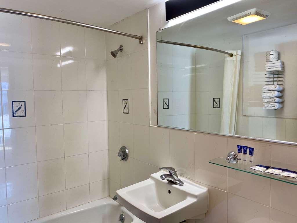 Americas Best Value Inn Hyannis Bilik gambar