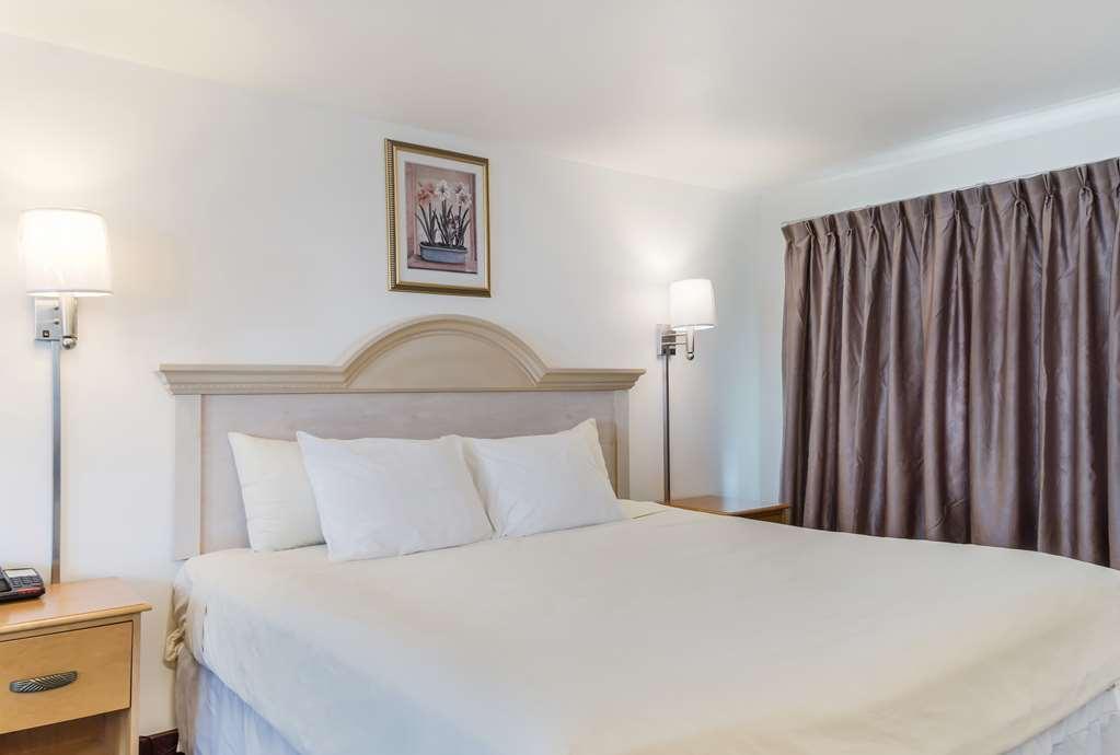 Americas Best Value Inn Hyannis Bilik gambar